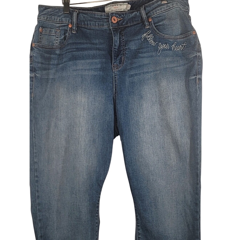 Torrid Follow Your Heart Girlfriend Blue Jeans - Picture 2 of 12